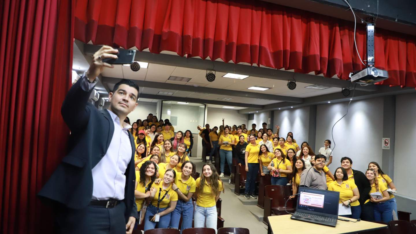 Germán Walters, director de Innovación de la SEC, imparte conferencia para futuros docentes