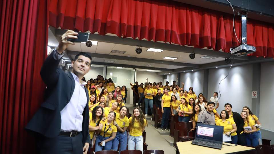 Germán Walters, director de Innovación de la SEC, imparte conferencia para futuros docentes