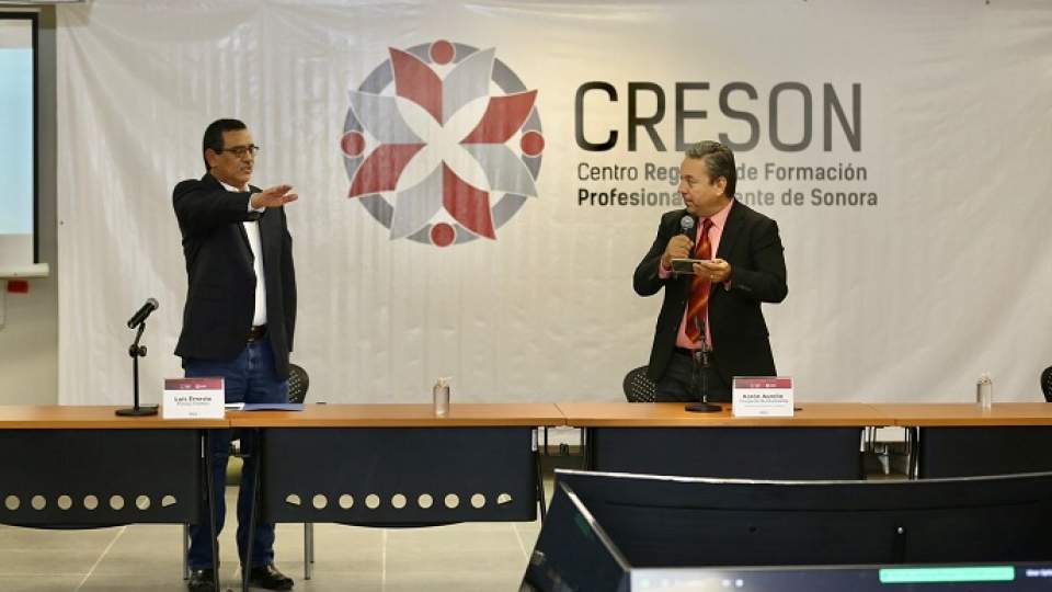 Luis Ernesto Flores Fontes rinde protesta como rector del Creson