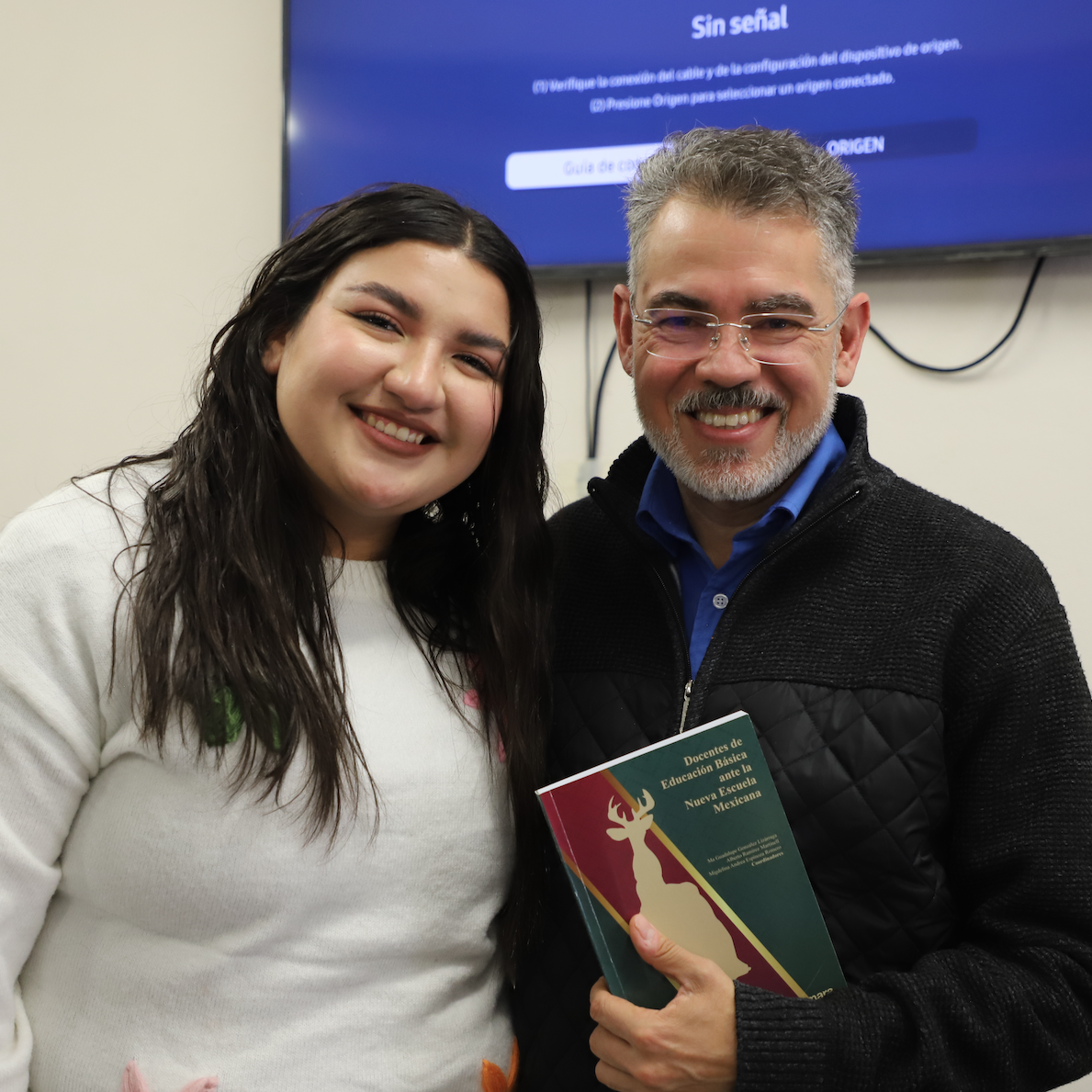 Alberto Ramírez Martinell, presidente del Comie, dialoga con estudiantes del Creson